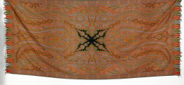 1270.  Mantón en lana con motivos de cachemira o “paisley”.Trabajo indio, S. XIX.