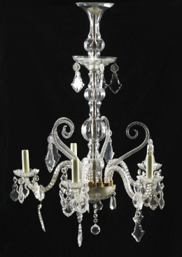 827.  Lámpara de cristal tallado de seis brazos y cuerpo abalaustrado.