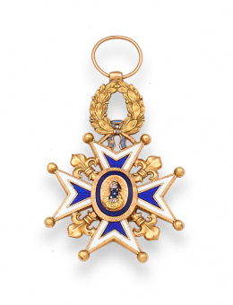 701.  Cruz de caballero de la Orden de Carlos III en oro de 18K y esmalte.