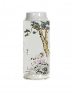 1323.  Jarrón “Cong”en porcelana. China, época de la República, S. XX