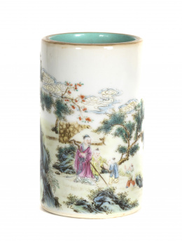 617.  Bote de pinceles en porcelana policromadaChina, dinastía Qing, S. XIX