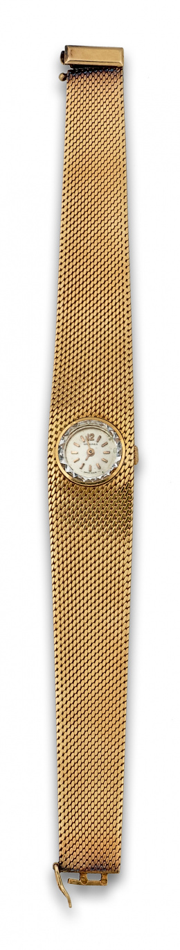 233.  Reloj de pulsera LONGINES en malla ancha de oro de 18K años 60.