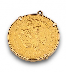 273.  Moneda de 50 pesos de los Estados Unidos Mexicanos 1947 en oro de 900 milésimas, con marco para colgar( sin soldar )en oro de 18K.