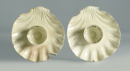 1099.  Pareja de macerinas en tierra de pipa.Francia o Inglaterra, S. XVIII..