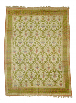 920.  Alfombra de nudo español de la Fundación Generalísimo.En el estilo de Cuenca, S. XX..