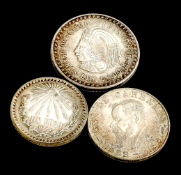 279.  Lote de tres monedas plata de Mexico.