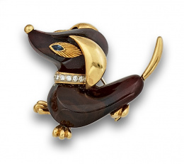 90.  Broche en forma de teckel con collar de brillantes y oro de 18k en cuerpo de jaspe marrón.