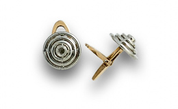 744.  Botones Art-Decó con círculos de aros concéntricos de platino y oro de 18K con diamantito central.