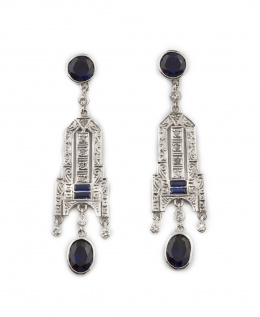 660.  Pendientes largos estilo Art-Decó con zafiros sintéticos, diamantes y tres brillantes colgantes 