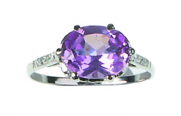 188.  Sortija con rosa de Francia de talla oval con diamantitos