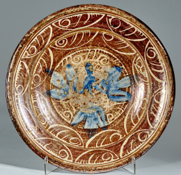 1112.  Plato en reflejo metálico, Manises, segunda mitad del S. XVII..