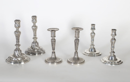 1495.  Pareja de candeleros de plata en su color.Madrid, 1797.