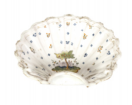 1011.  Bacía de cerámica esmaltada de la serie del Chaparro.Talavera h. 1770 - 1795.