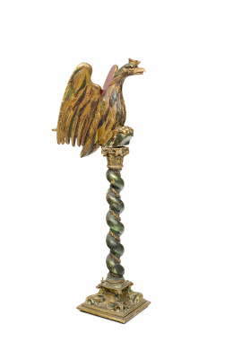 1116.  Atril con pie de torneado salomónico, con águila tallada y coronada, S. XVII - XVIII.