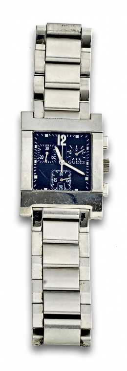 693.  Reloj GUCCI 7700 Chrono en acero. Automático. 