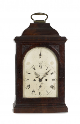 1295.  Reloj bracket Jorge III en madera de caoba, firmado en la esfera “T. Hunter , London”Trabajo inglés último cuarto del S. XVIII