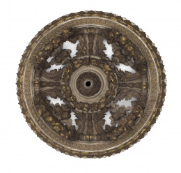 1096.  Plafón de madera tallada, pintada y dorada, de estilo Carlos IV, decorada con guillocas y guirnaldas de rosas.Trabajo español, S. XIX