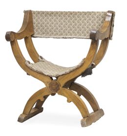 572.  Silla de caderas mudéjar de madera de nogal con taracea de estrellas de ocho puntas.Granada, S. XVI.