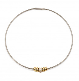 323.  Collar con centro móvil de espiral con brillantes en oro amarillo de 18K y cadena de cola de ratón en oro blanco mate.