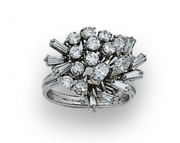 651.  Sortija de diamantes marquisse,baguette y brillante en oro blanco de 18K.