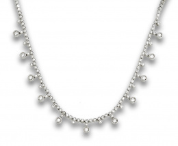 854.  Collar con brillantes en rivière con diamantes en chatón colgantes.