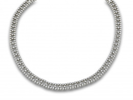 865.  Collar de brillantes en dos rivières unidas por linea central de brillantes.