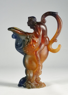 1028.  Daum, Jarro en cristal doblado, con un sátiroFirmado Daum, France. .