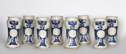 974.  Cuatro botes de farmacia de cerámica de Villafeliche esmaltados en azul cobalto.Aragón S. XVIII.