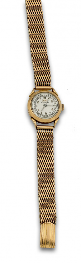 239.  Reloj de MOVADO con calendario años 40 ,y pulsera en malla de oro.