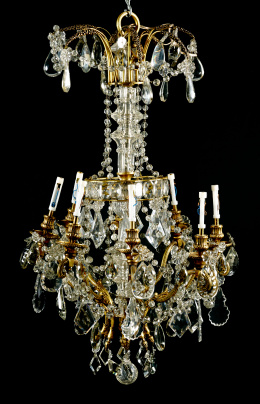 1030.  Lámpara de ocho brazos de luz de bronce dorado y cristal, de principios del S. XX..