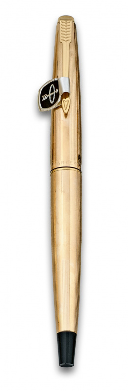 789.  Pluma PARKER 45 INSIGNIA años 60 en oro de 12 K en oro ,con decoración estriada y plumín triangular.