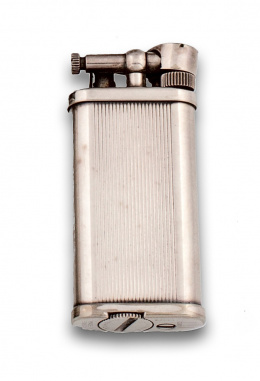 715.  Encendedor Dunhill plaqué plata “silphide” años 30 con decoración de estrías verticales.