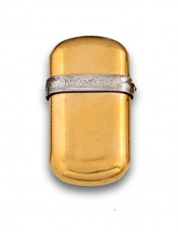 710.  Encendedor Saint Laurent plaqué or y banda plateada.