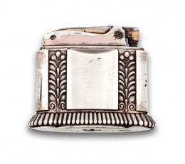 705.  Encendedor de mesa Ronson “Diane” años 30 plateado