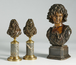 1215.  Dos bustos de Descartes en bronce patinado, sobre pena de mármolTrabajo francés, S. XIX.