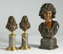 1216.  Busto de niña en bronce patinado, firmado: H. MoiS. XIX.