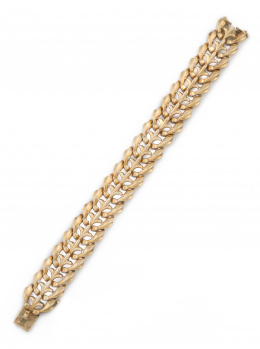 189.  Brazalete  años 50 con piezas en forma de hojas con flores de lis centrales articuladas entre sí