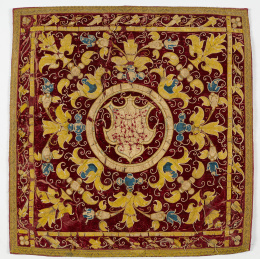 316.  Bordado en terciopelo rojo con bordados de aplicación.Trabajo español, S. XVII.