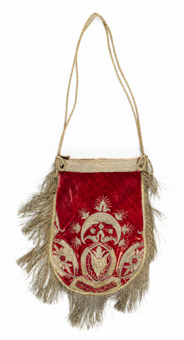 1380.  Faltriquera en terciopelo granate bordado con motivos floralesTrabajo español, S. XVIII.