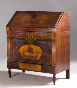 471.  Buró isabelino en madera de caoba y marquetería de limoncillo.Trabajo catalán, de mediados S. XIX..