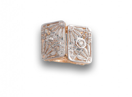 626.  Sortija con doble frente de rectángulos calados estilo Art-Decó con diamantes talla rosa.