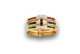 70.  Tres anillos unidos en la base, con esmeraldas,rubíes y zafiros calibrados y brillantes.