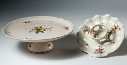 358.  Salvilla de cerámica esmaltada, con una florecita en el asiento.Ribesalbes, S. XIX..