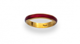 80.  Alianza de esmalte rojo en oro amarillo de 18K.