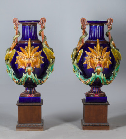 456.  Pareja de grandes jarrones en cerámica esmaltada siguiendo a Palissy.Sarraguemines, Francia, segunda mitad, del S. XIX..