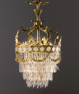 821.  Lámpara de techo en cristal y bronce.S. XX.