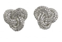 578.  Pendientes de brillantes de color estimado H y grado de pureza VVS, con diseño de nudo, formado por múltiples bandas entrelazadas