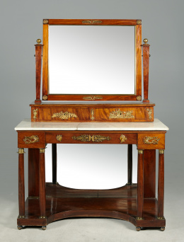 949.  Tocador imperio en madera de caoba y palma de caoba con aplicaciones de bronce dorado.Trabajo francés, primer tercio S. XIX.