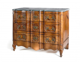 402.  Cómoda de madera de nogal con tapa de mármolTrabajo francés h.1750.