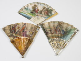 910.  Abanico con padrones imitando careyPaís pintado e iluminado con dorados.Trabajo español, S.XIX.